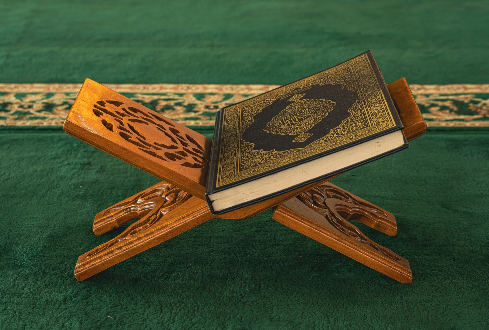 HALAL BI HALAL KELUARGA BANI SHOLEH